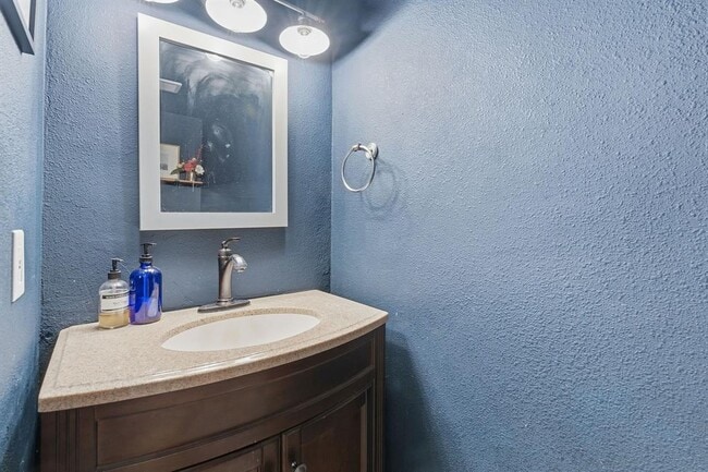 Foto del edificio - 905 Silver Quail Ln