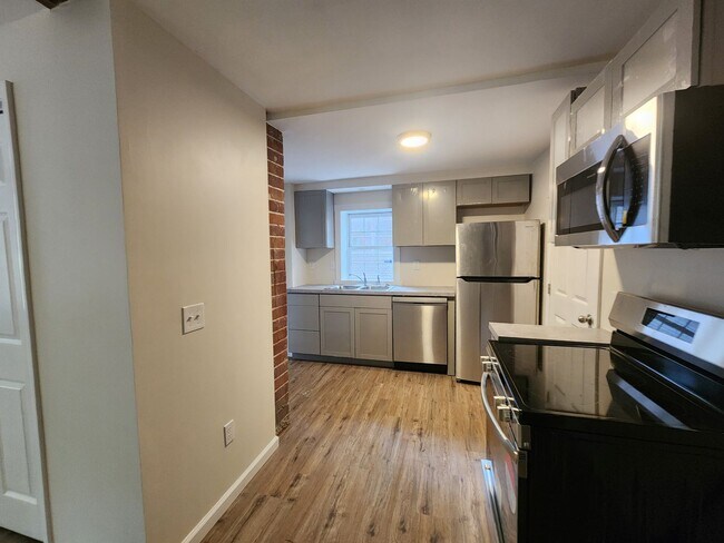 Foto del edificio - Midtown Duplex Apartment 1 Bed 1 Bath Water Included