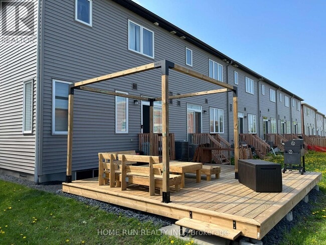 Photo du bâtiment - 153 Bending Way