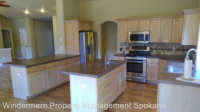Building Photo - 26212 N Day Mount Spokane Rd