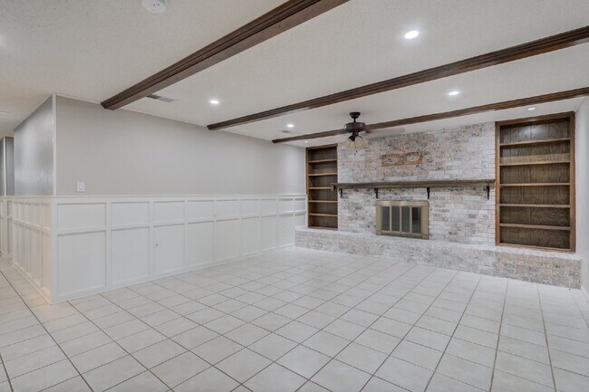 Foto del edificio - Spacious 3 bed 2 bath with Large Bonus Room!!