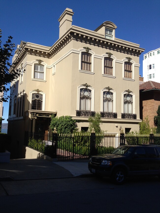 Building Photo - 2104 Broadway St