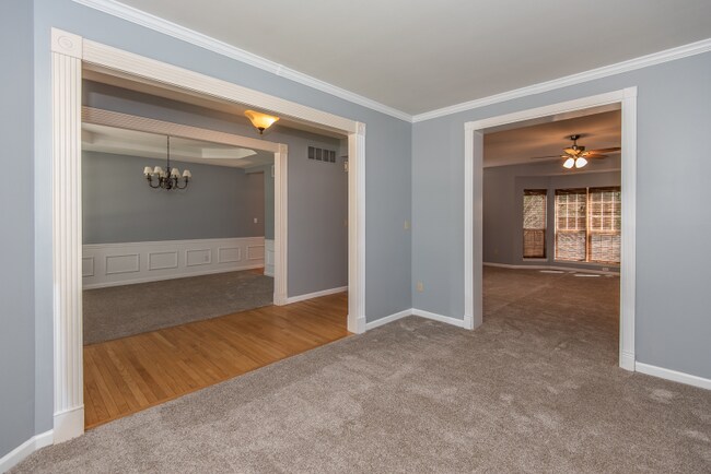 Building Photo - 1384 Briar Creek Dr
