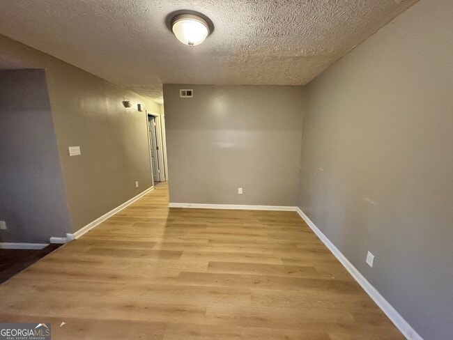 Building Photo - 3575 Oakvale Rd