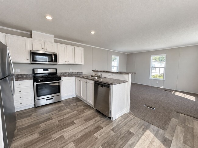 Foto del edificio - 39500 Warren Rd