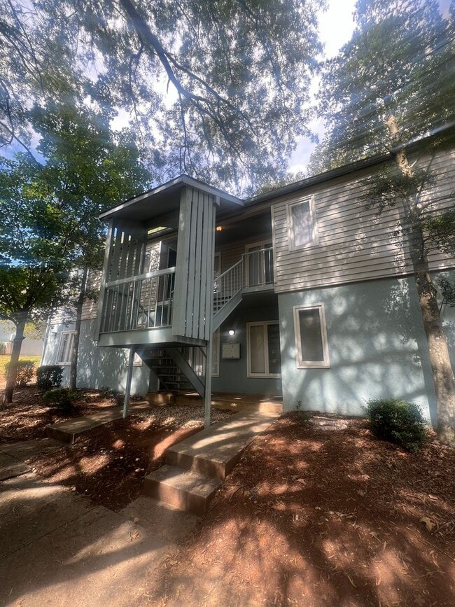 Building Photo - 1909 Meadowlark Ln