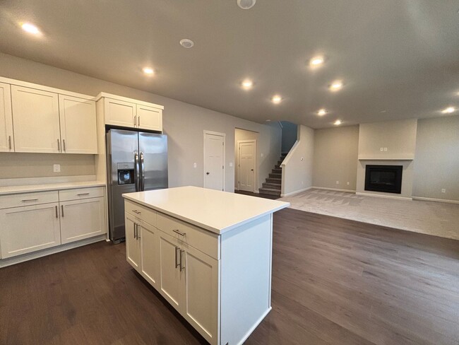 Building Photo - Brand New 5 Bedroom Gresham Home, Availabl...