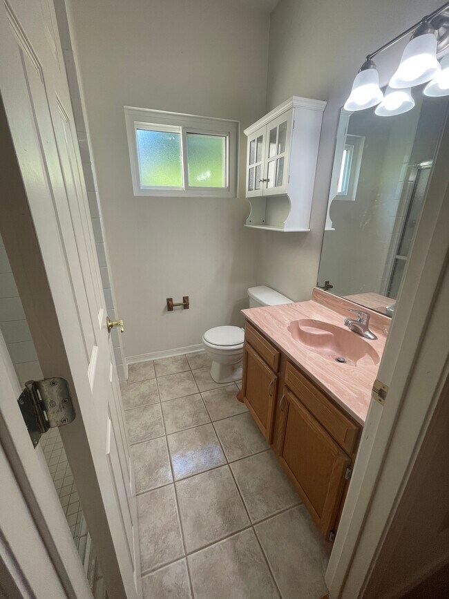 Foto del edificio - 6 Hollycrest Blvd