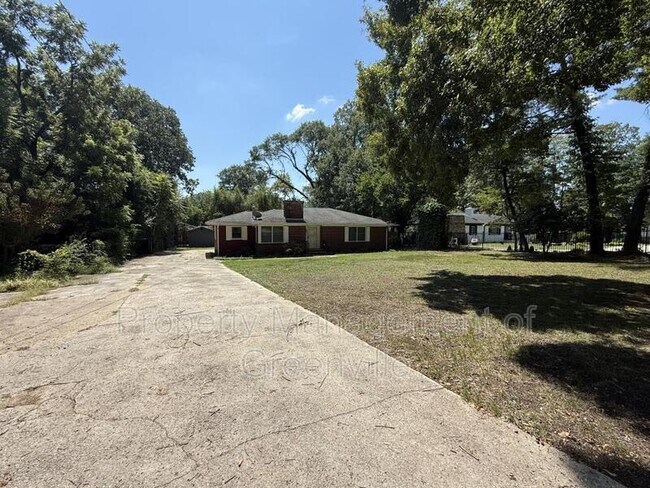Building Photo - 205 W Lee Rd