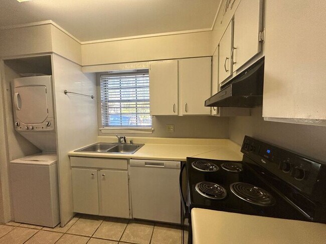 Building Photo - 806 Vestavia Villa Ct