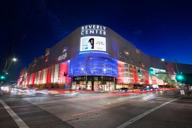 Foto del edificio - 624 N Hayworth Ave