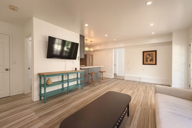 Foto del edificio - 1174 Coldwater Canyon Dr