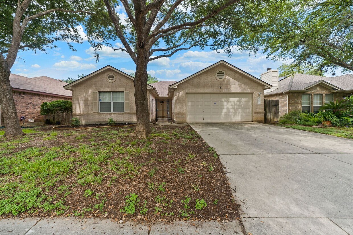 Primary Photo - 3 Bedrooms and 2 Bathrooms located in Pres...