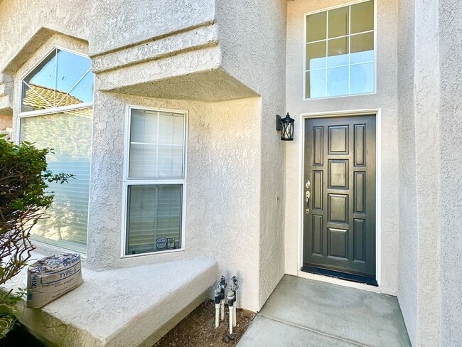 Foto del edificio - Beautiful & Updated Two-Story on a Quiet Cul-De-Sac, Private Fenced Yard Space, & Just Minutes to...