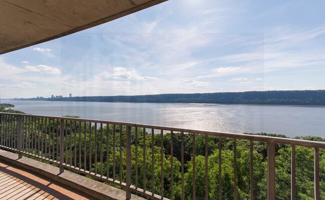 Foto del edificio - 4455 Douglas Ave