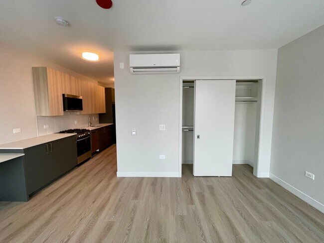 Foto del edificio - 672 N May St