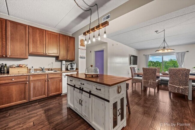 Foto del edificio - 125 Lakeview Dr