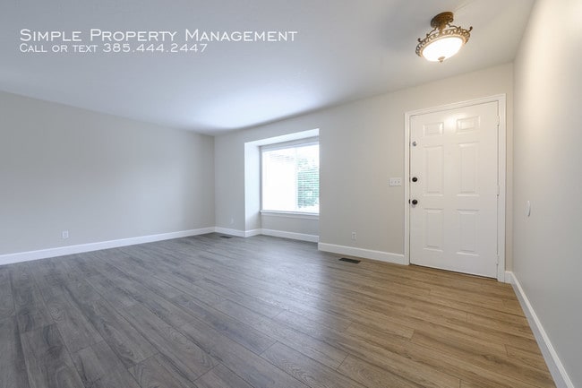 Building Photo - 969 Greenoaks Dr