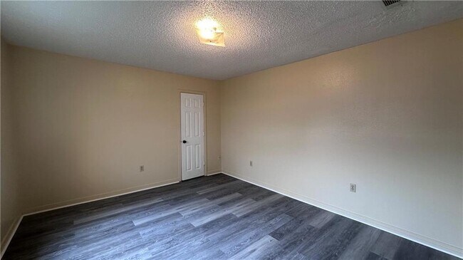 Building Photo - 5426 Tullis Dr