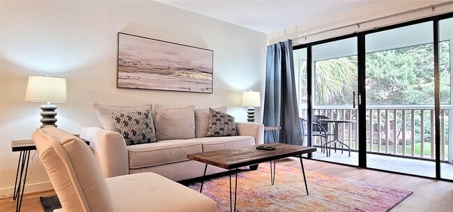 Foto del edificio - 157 Brackenwood Rd