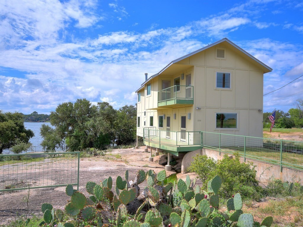 Primary Photo - 320 Green Acres Dr