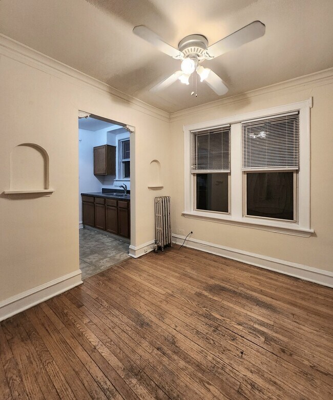 Foto del edificio - 3746 W Irving Park Rd