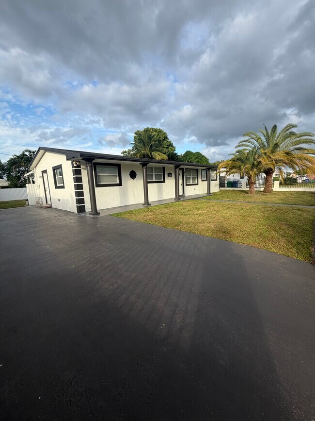 Foto del edificio - 1311 NW 176th Ter