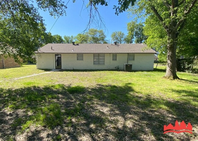 Building Photo - 2412 Gathings Dr