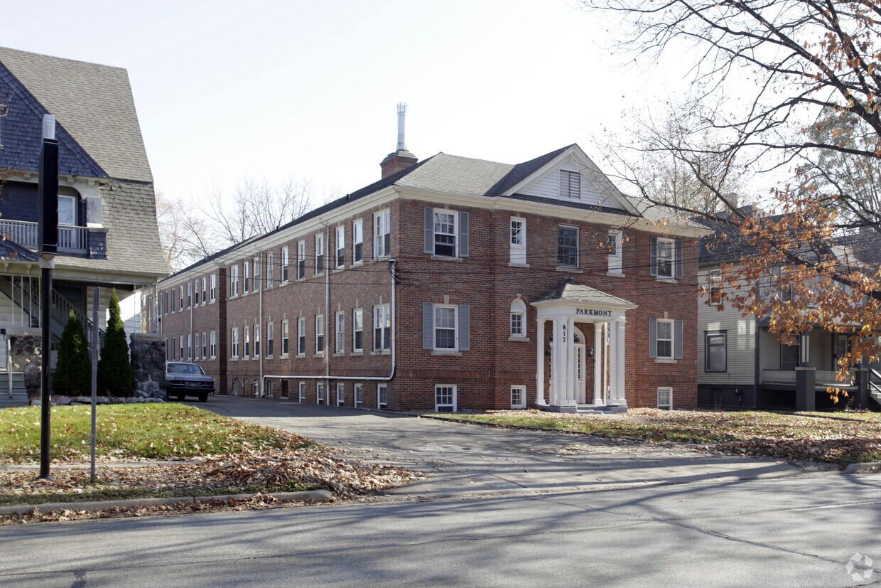 Primary Photo - Parkmont Apartments