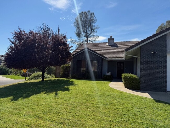 Building Photo - 3 Bedroom Corner Lot In Oak Mesa Estates