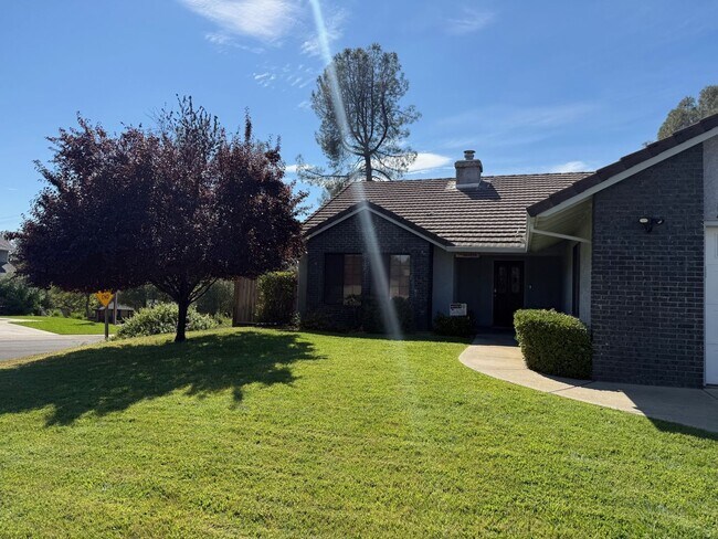 Foto del edificio - 3 Bedroom Corner Lot In Oak Mesa Estates