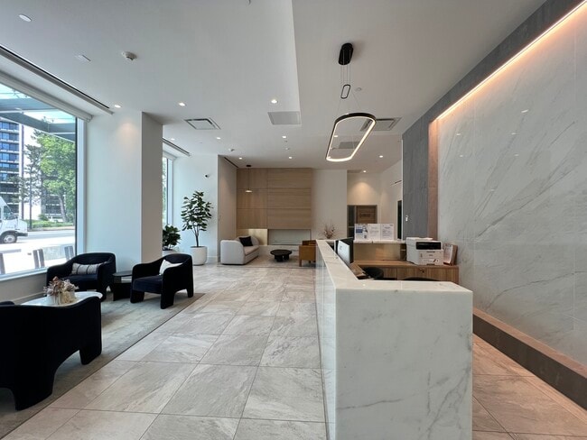 Building Photo - 6468 Willingdon Av