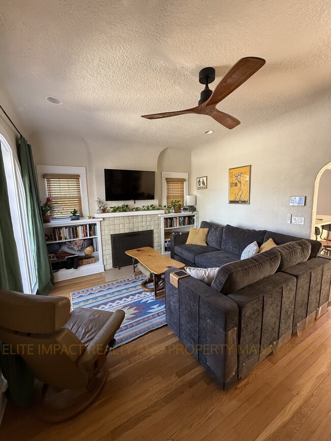 Foto del edificio - 2548 E 3rd St