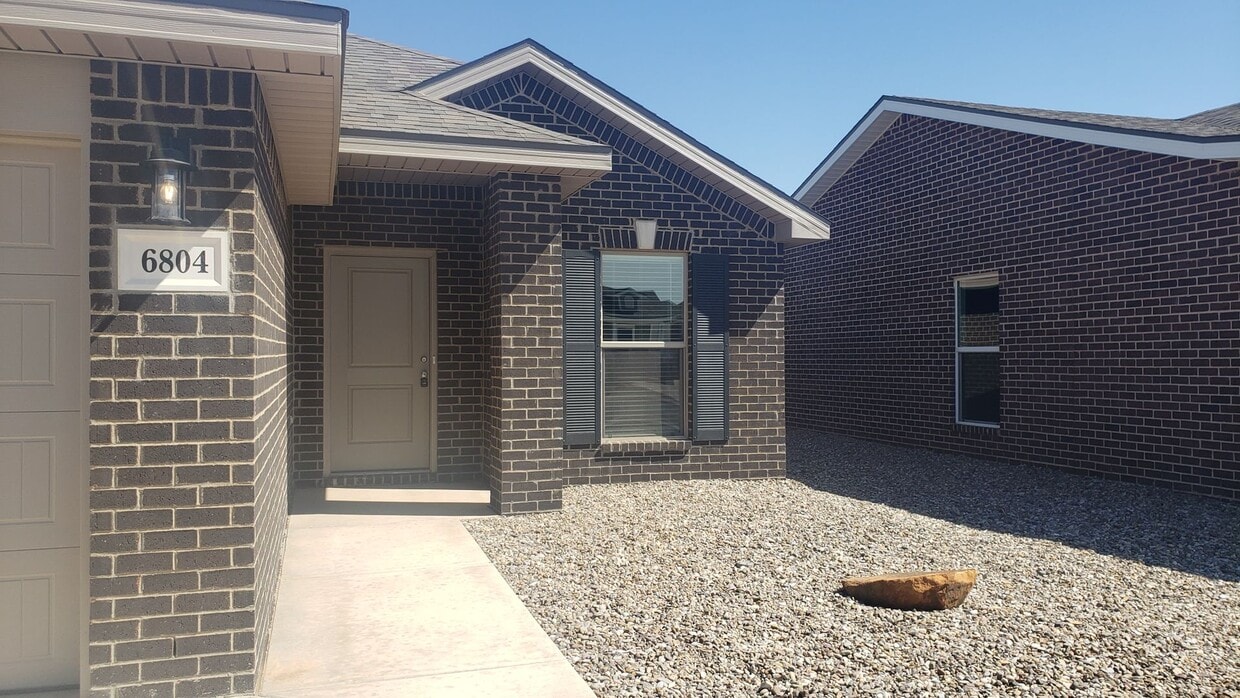 Primary Photo - 3 Bedroom 2 bath home!