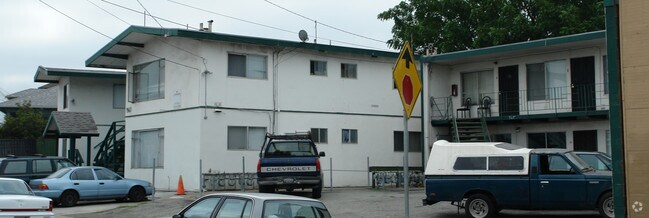 Foto del edificio - 961-965 Yerba Buena Ave
