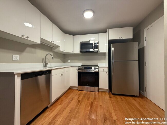 Foto del edificio - 232 Parker Hill Ave