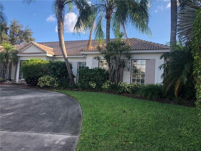 Building Photo - 8560 N Lake Dasha Dr