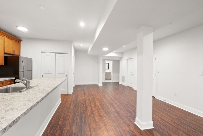 Building Photo - 7202 Pine Dr