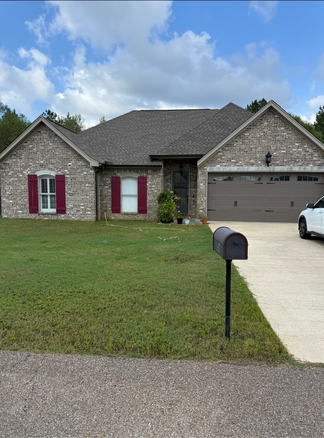 Building Photo - 58 Regent Ln