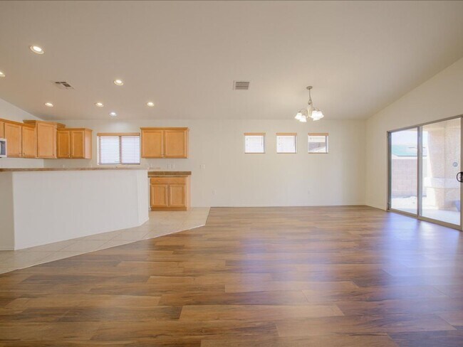 Building Photo - 2 Bedroom 2 Bathroom