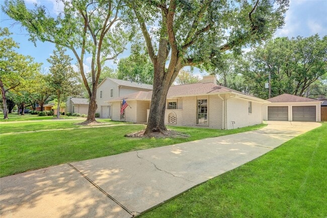 Building Photo - 14035 Myrtlea Dr