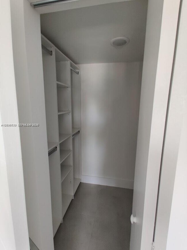Foto del edificio - 3755 NE 167th St
