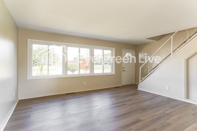 Foto del edificio - 4663 E Livingston Ave