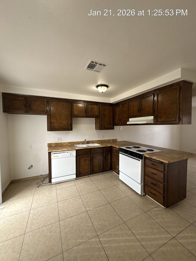 Building Photo - 2962