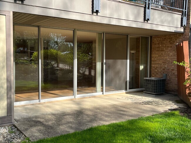 Foto del edificio - 6020 Oakwood Dr
