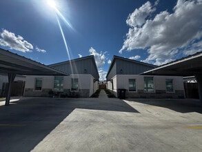 Building Photo - 1618 Playa Dr