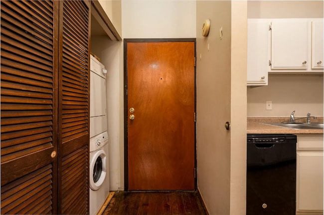 Foto del edificio - 107 S Front St