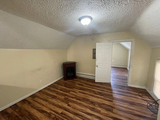 Building Photo - 1591 Plainfield Ave NE