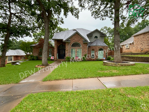 Building Photo - 3909 Meadow Dr