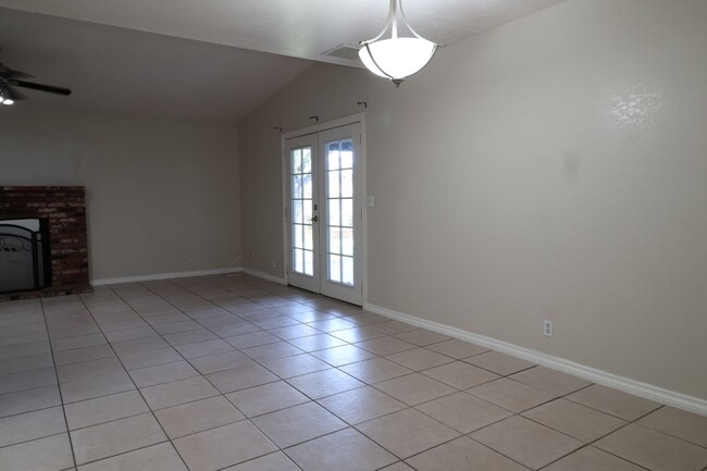 Building Photo - 528 S Sorrel St